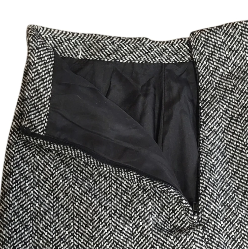 H&M Monochrome Textured Mini Skirt